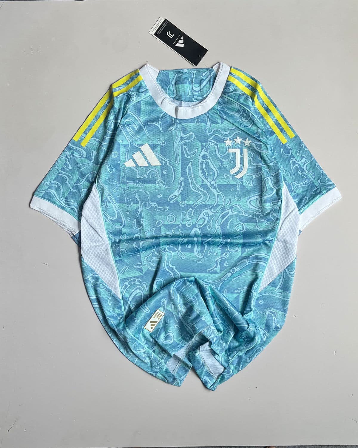 Main Image of Juventus away 25/26