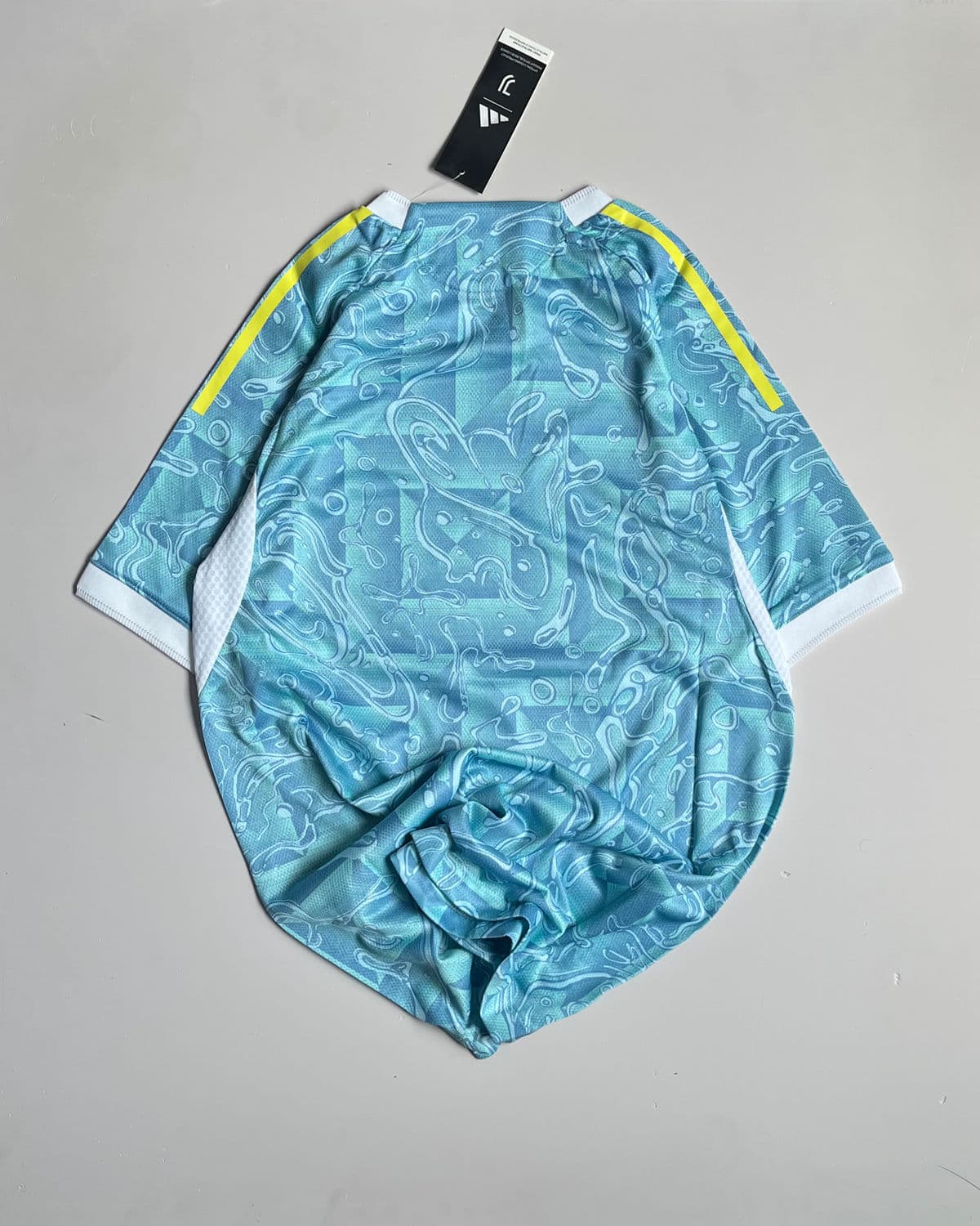 Thumbnail 4 of Juventus away 25/26