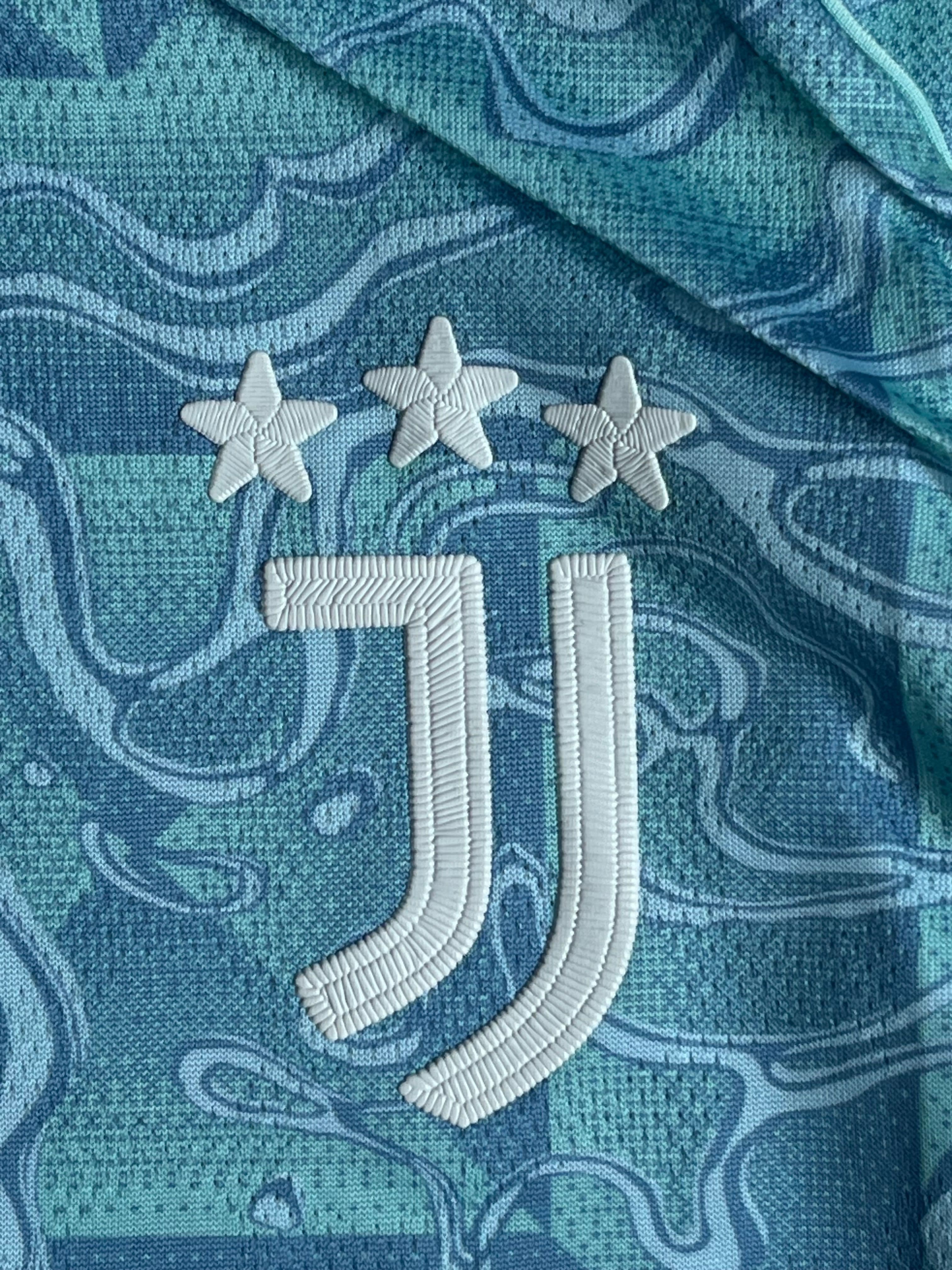 Thumbnail 2 of Juventus away 25/26