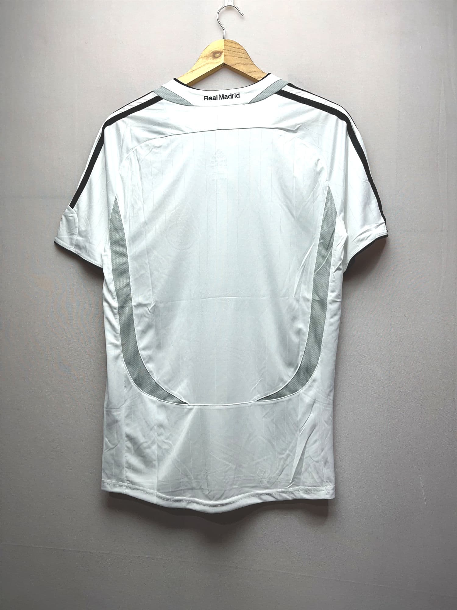 Thumbnail 4 of Real Madrid Home 2006/07 